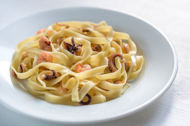 Makaron Tagliatelle z owocami morza