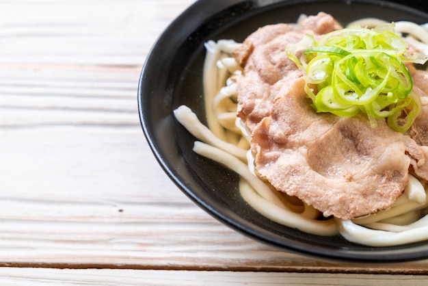 makaron udon ramen z wieprzowiną (Shio Ramen)