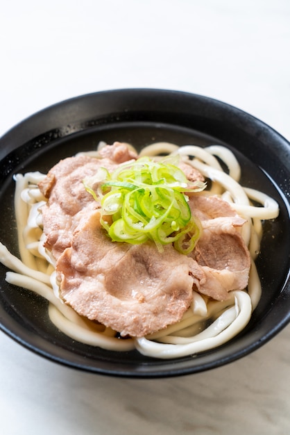 makaron udon ramen z wieprzowiną (Shio Ramen)