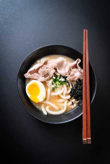 Makaron Udon Ramen Z Zupą Wieprzową