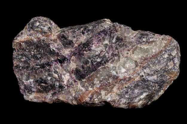 Makro kamień mineralny Fluoryt na czarnym tle