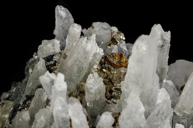 Makro-kamień mineralny Galena Sphalerite Piryt Kwarc na czarnym tle