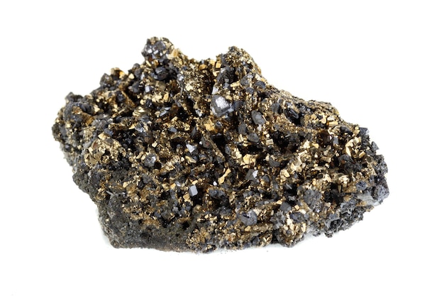 Makro kamień mineralny Piryt kwarcowy na białym tle