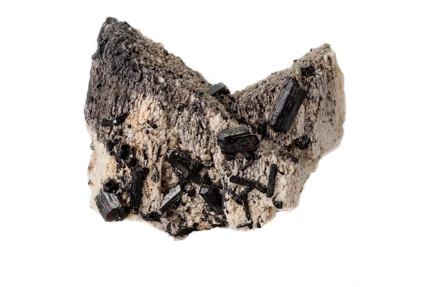 Makro-kamień mineralny Schorl Czarny Turmalin na skaleniu na białym tle