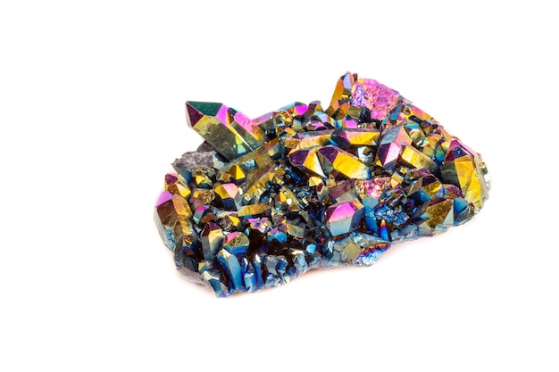 Makro-kamień mineralny Titanium Quartz Flame Aura Quartz na białym tle