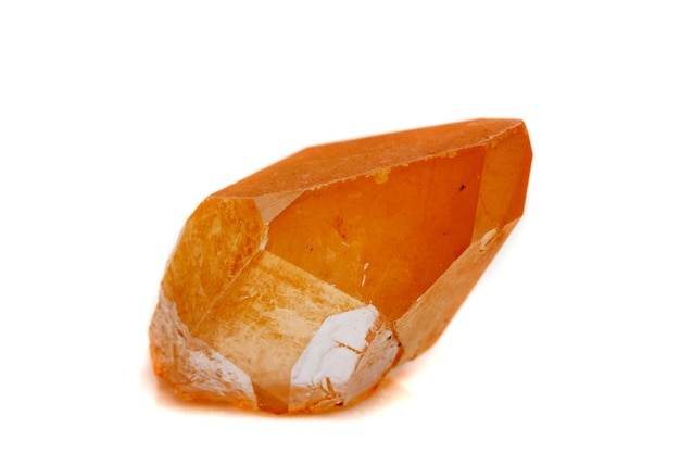 Makro mineralny kamień Lemurian Crystal na białym tle