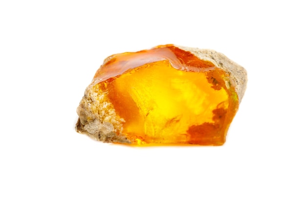 Makro Opal mineralny kamień w skale na białym tle