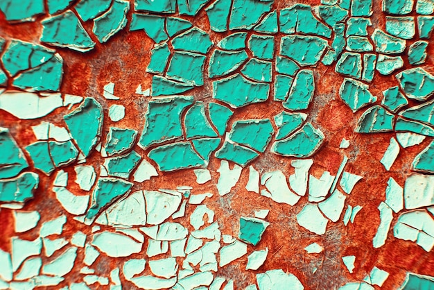 Makro tekstury pękniętej farby na powierzchni Archiwalne tła w modnych kolorach czerwonym i turkusowym szczegółowa tekstura