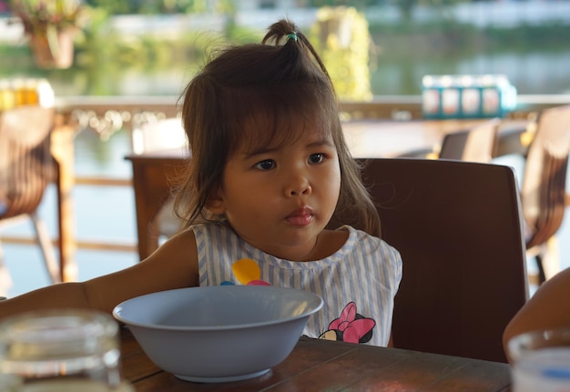 Mała azjatycka dziewczyna szczery portret