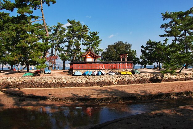 Mała świątynia wyspa Miyajima Japonia