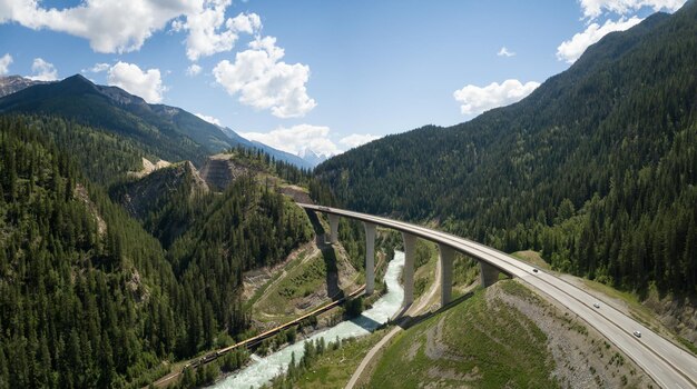 Malownicza Droga W Kanadyjskim Krajobrazie Górskim Widok Z Lotu Ptaka Natura W Tle