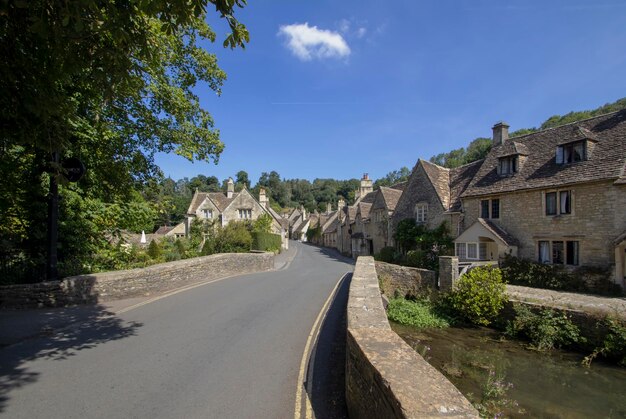 Zdjęcie malownicza wioska castle combe w wiltshire w wielkiej brytanii