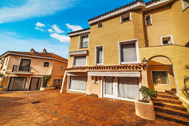 Malownicze budynki w Porto Cervo