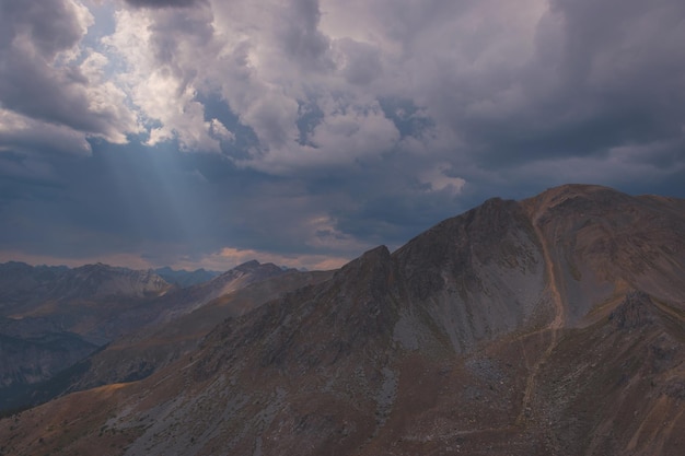 Zdjęcie malowniczy krajobraz z sommet de tronchet w dolinie queyras w alpach hautes-alpes francja