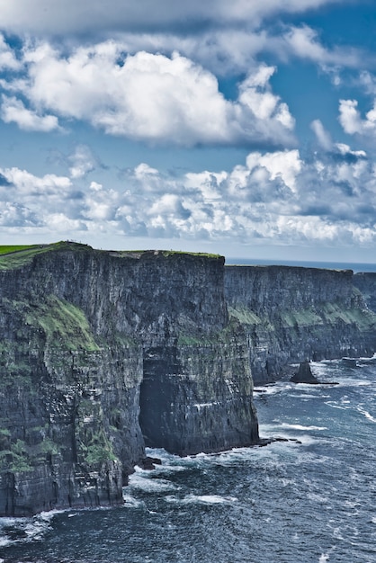 Malowniczy widok na Cliffs of Moher