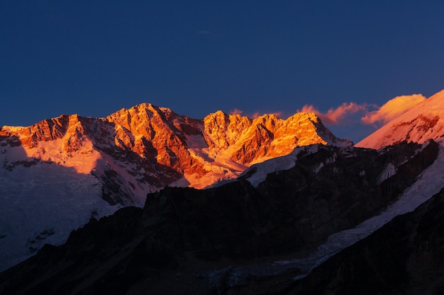 Malowniczy widok na góry, region Kanchenjunga, Himalaje, Nepal.