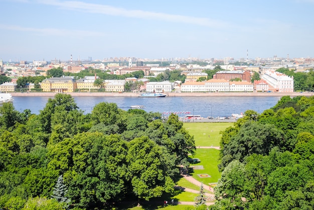 Malowniczy Widok Z Katedry św Izaaka W Petersburgu.