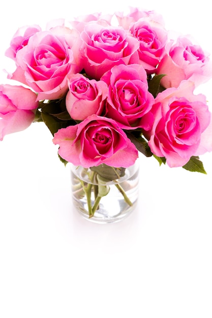 Zdjęcie mały bukiet świeżych różowych róż.