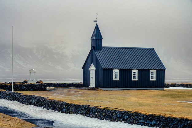 Mały Czarny Kościół Budir W Południowej Części Półwyspu Snaefellsnes Islandia