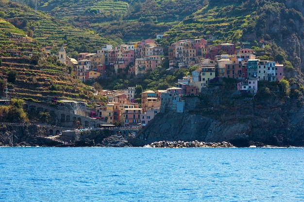 Manarola ze statku Cinque Terre