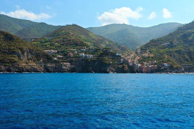 Manarola ze statku Cinque Terre