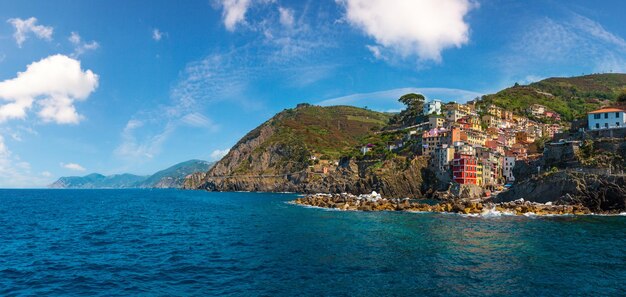 Manarola ze statku Cinque Terre