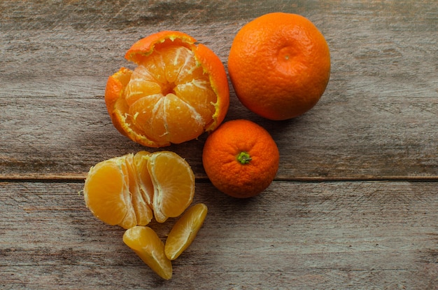 Mandarynki, obrane mandarynki i plastry mandarynki