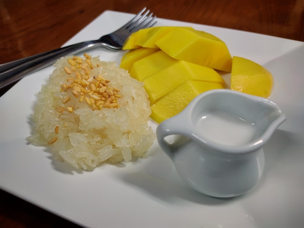 Mango sticky rice - Tajowie popularni do jedzenia latem