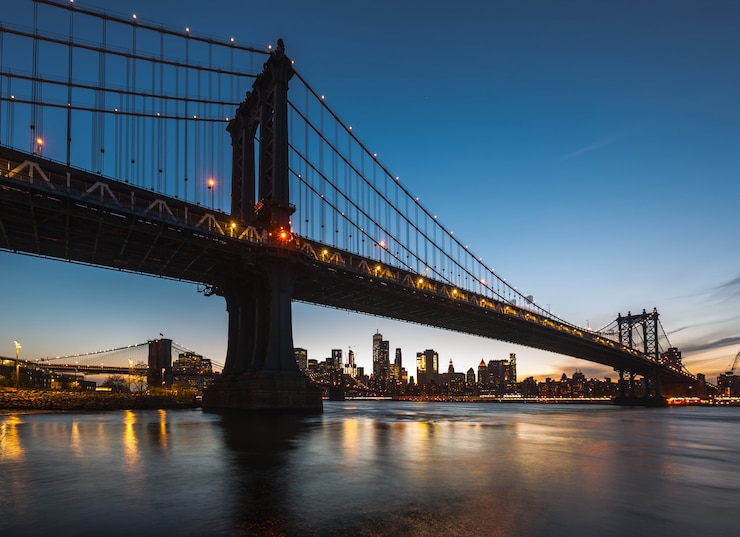 Zdjęcie manhattan bridge at night