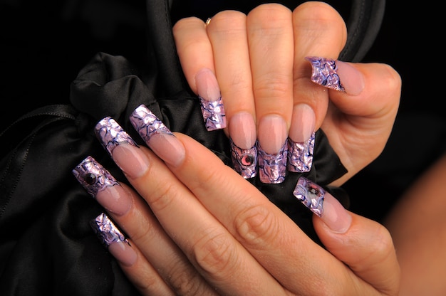 Manicure piękny wzór na paznokciach