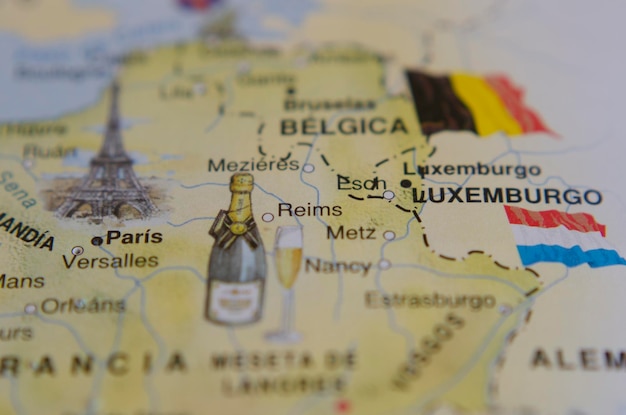 Mapa turystyczna miasta Reims we Francji Koncepcja podróży
