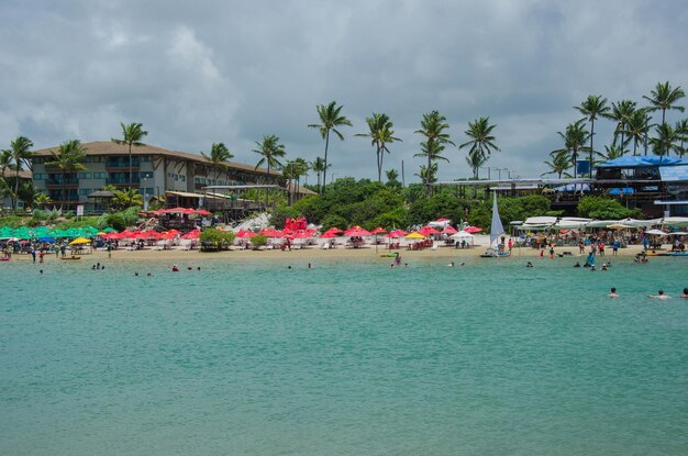 mar praia porto de galinhas pernambuco azul sol brasil nordeste peixes peixe muro alto barco cai