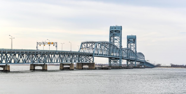 Marine Parkwaygil Hodges Memorial Bridge Widziany Z Rockaway Queens Zbudowany I Otwarty Przez Marine Parkway Authority W 1937 Roku Był Najdłuższym Pionowym Rozpięciem Na świecie Dla Samochodów