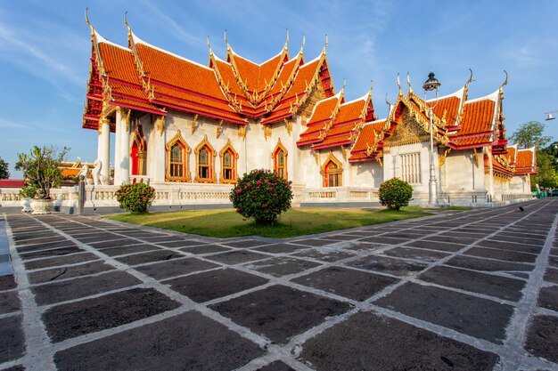 Marmurowa świątynia, Wat Benchamabopitr Dusitvanaram, Bangkok, Tajlandia