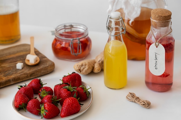 Martwa natura z butelki kombucha