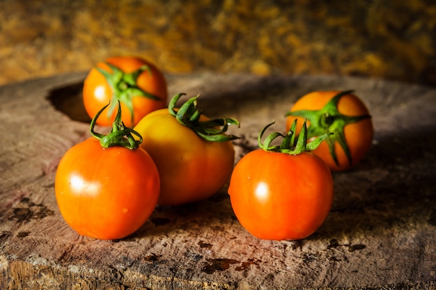 Martwa natura ze zdjęciami sztuki z pomidorami