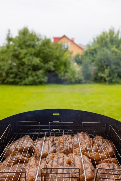 Marynowany Grillowany Kurczak Na Płonącym Grillu