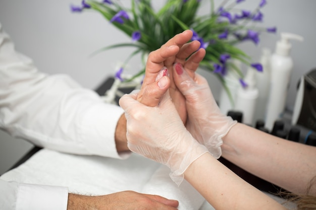 Zdjęcie masaż po manicure