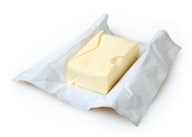 Masło na białym tle ze ścieżką przycinającą