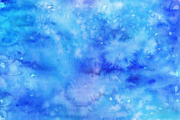 Matowe zimowe niebieskie tło akwarela malowane na białym papierze