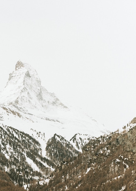 Zdjęcie matterhorn w alpach