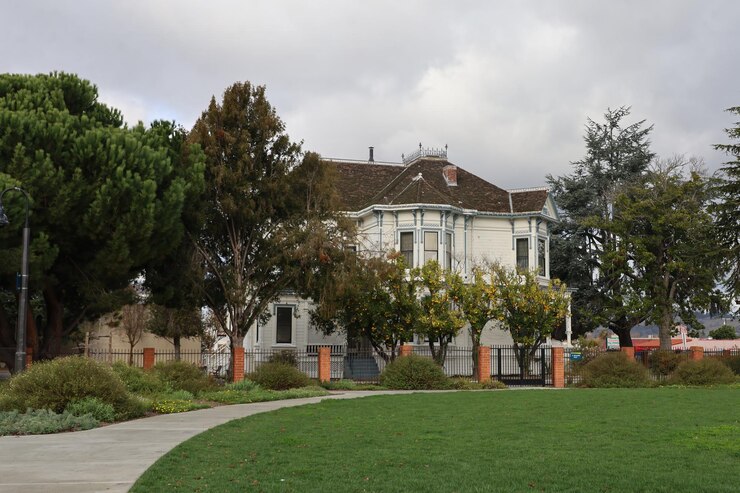 Mcnoughy Mansion Hayward Kalifornia