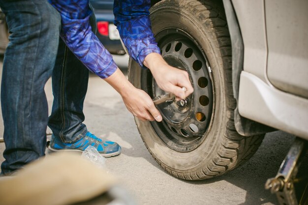 Zdjęcie mechaniczny nadmuchiwanie opony samochodowej