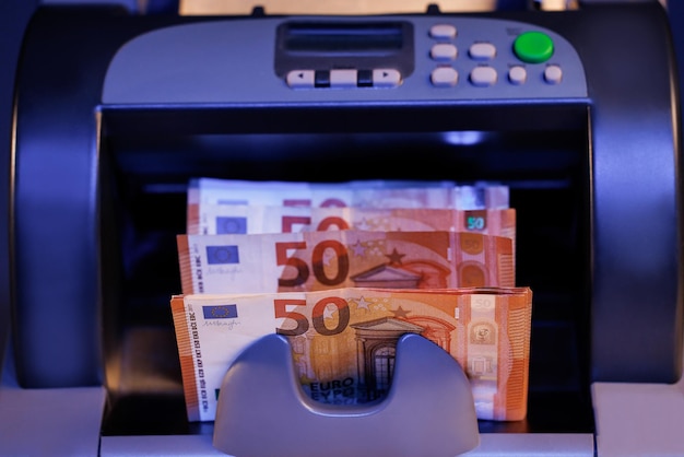 Mechanizm Liczący Przetwarza Banknoty Euro Liczące W Maszynowej Walucie Euro