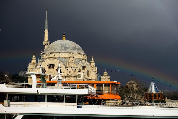 Meczet Dolmabahce W Stambule