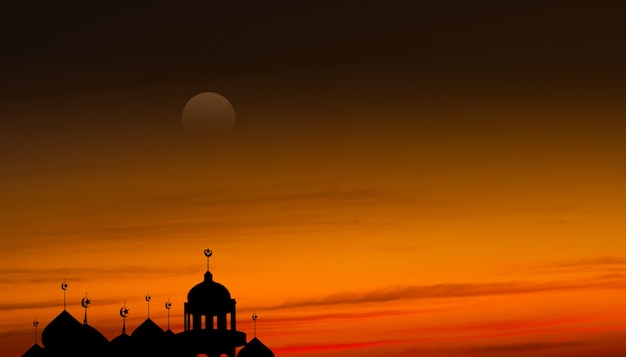Meczety Kopuła i księżyc na zmierzchu gradientowym tle. dla eid al-fitr, arabski, Eid al-adha, nowy rok muharram. Symbole religii Ramadan kareem