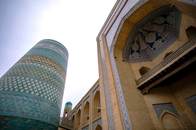 Medresa i minaret w ItchanKala Khiva