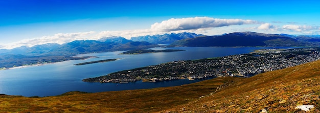 Mega szeroka panorama tła miasta Tromso hd