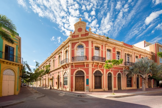 Meksyk Mazatlan Kolorowe uliczki starego miasta w historycznym centrum miasta