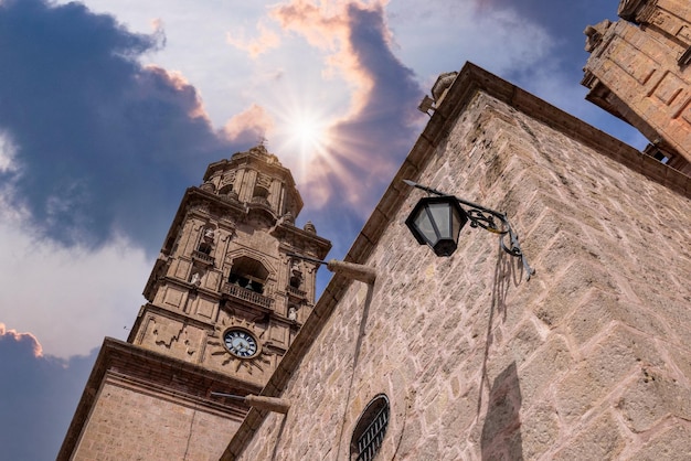 Meksyk morelia popularnym miejscem turystycznym katedra morelia na plaza de armas w historycznym centrum